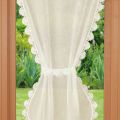 Central lace trimmed curtain