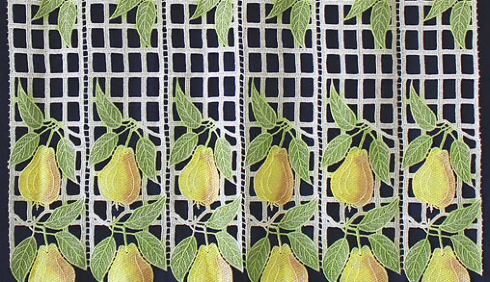 Lace kitchen curtain with pears