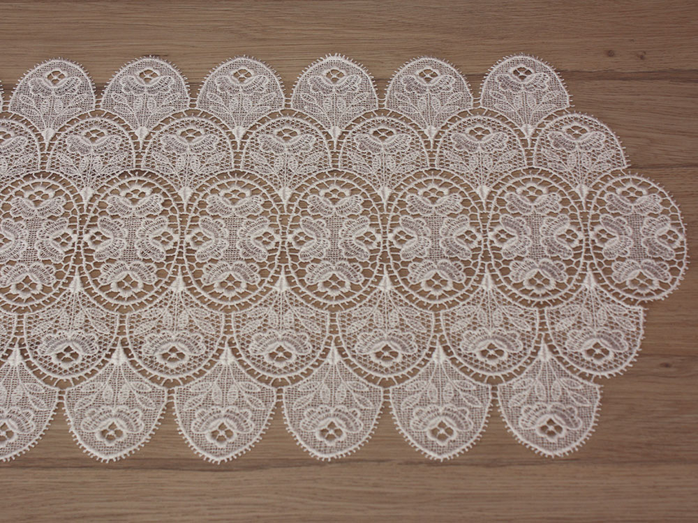 Yardage lace runner &quot;Helena&quot;