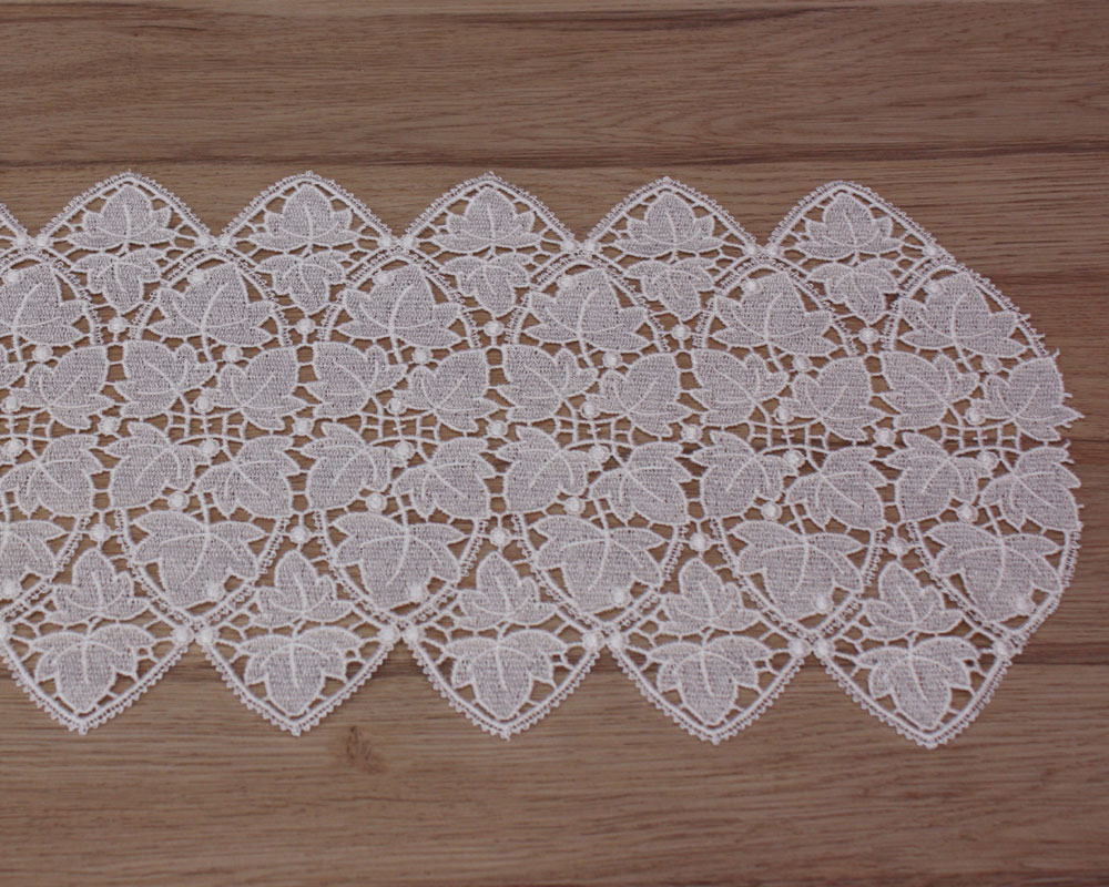 Yardage lace runner &quot;lierre&quot;