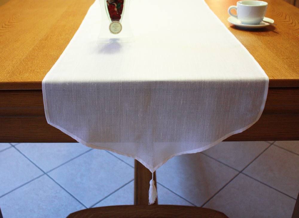 White linen table runner