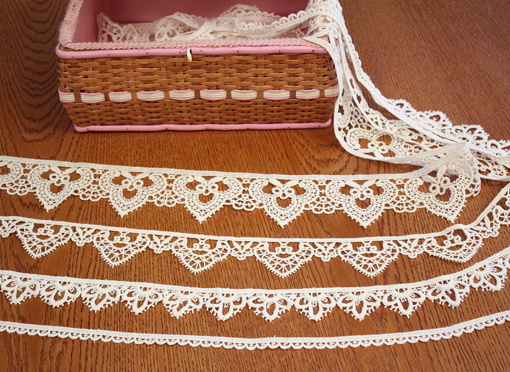 Lace Trimmings &quot;Tradition&quot; in ecru