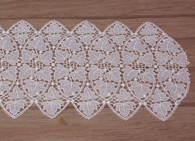 Leaves lace table runner