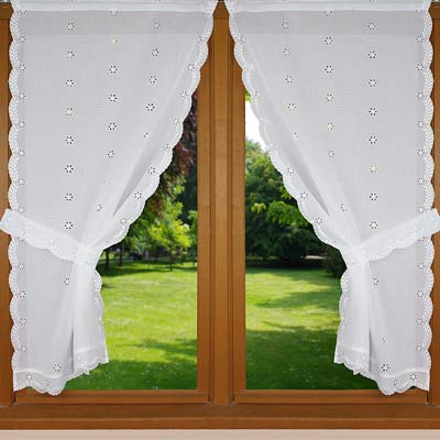 Trimmed embroidery curtain