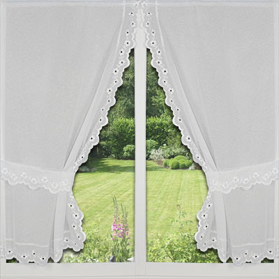 Scalopped pair trimmed curtain sophie